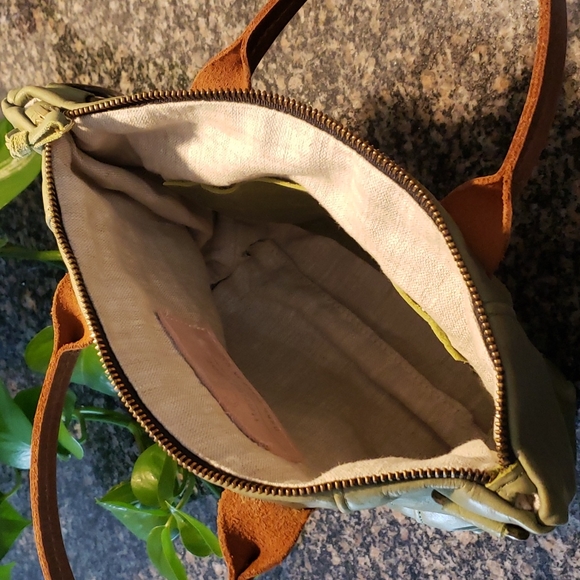 C.A.S. Leather Bag - Picture 11 of 16